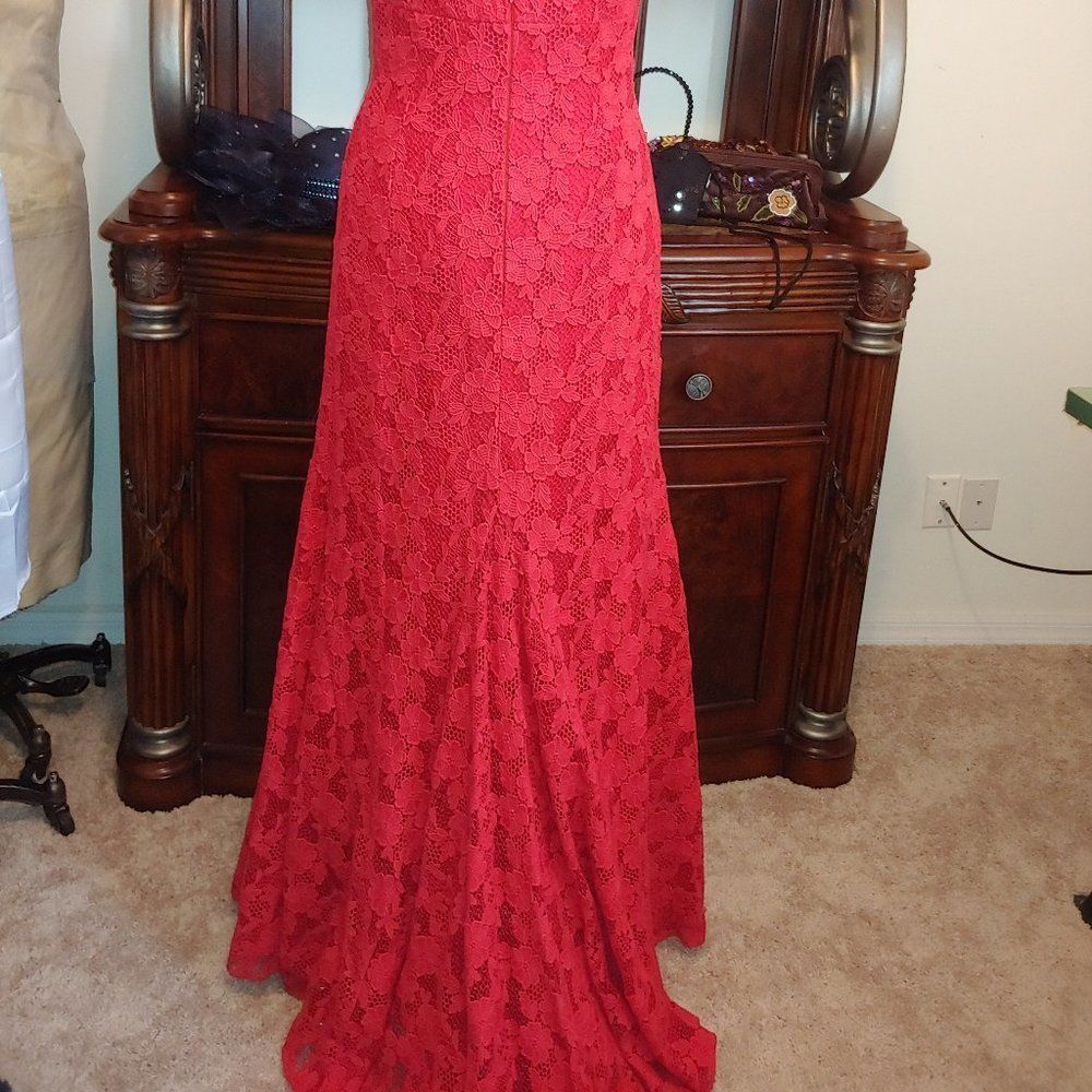 PRICE JUST REDUCED!! NWT LianCarlo Original Red Guipure Lace Long Gown - Picture 2 of 3